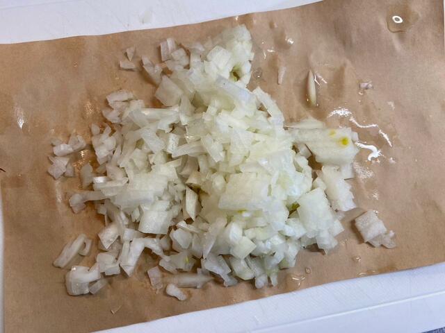 【カインズ　紙のまな板シート】微塵切りにも耐えられるしっかりした厚みあり