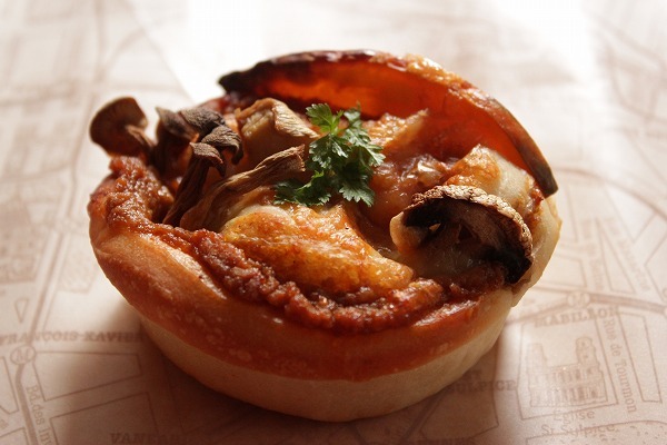 ゴントランシェリエ　かぼちゃときのこのカレーパン