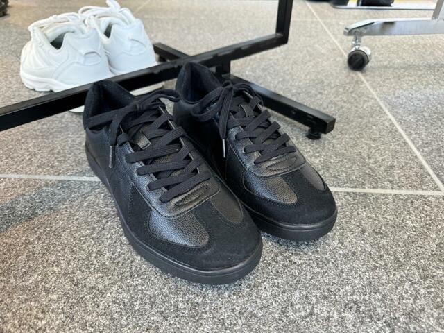 【ワークマン／フラヌールシューズ】価格は税込2,900円。同価格帯のシューズにありがちなチープな印象を払拭した万能シューズ！