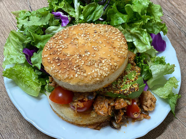 渋谷ビオカフェ　ヴィーガンミートソースバーガーボックス　¥1,800円（税込・デリバリー）