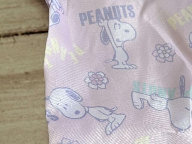 素材はポリエステル、厚手で丈夫な生地