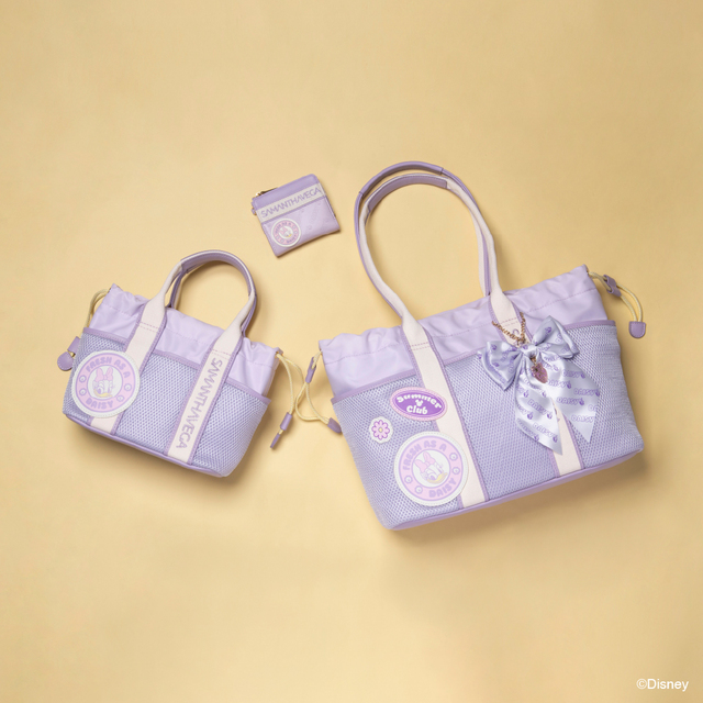 ショルダーバッグ 19,800円、トートバッグ 22,000円、折財布 15,400円、リボンチャーム 5,500円｜サマンサベガ / ミッキーマウス＆フレンズ コレクション