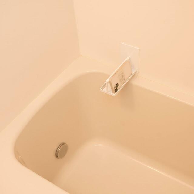 「山崎実業 マグネットバスルーム スマートフォンスタンド」長さが足りないのは玉に瑕…