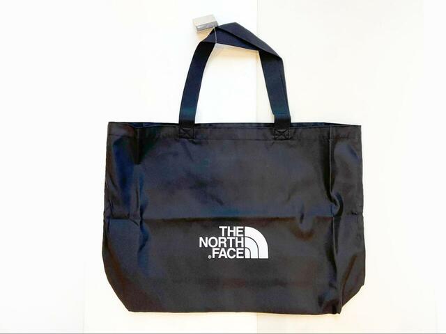 【THE NORTH FACE ザショッパーバッグ】男女兼用で使えるシンプルデザイン。裏は黒一色です