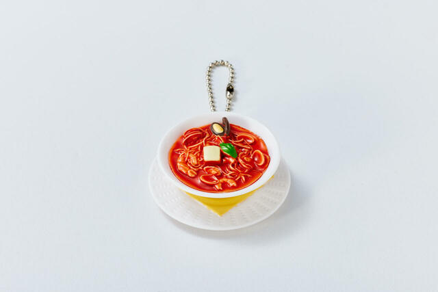 「魚介のスープパスタ（ミニチュアチャーム）」＜サイズ：約H42mm×W38mm×D16mm＞【ココスの人気メニューが“カプセルトイ”に！本物そっくりな「ミニチュアチャームコレクション」発売】