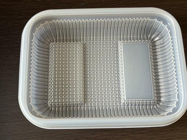 【ジップロック コンテナー　ごはん保存容器】底の凸凹と側面の溝が、美味しくご飯を加熱するカギだそう