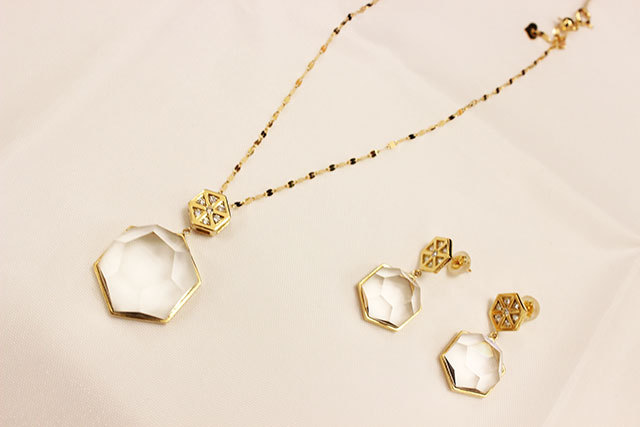 「ホテルオークラ東京」中国料理「チャイニーズテーブル スターライト」のシャンデリアを使用したペンダント