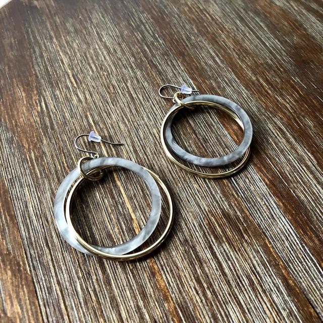 GU（ジーユー）「カラーメタルフープピアス」