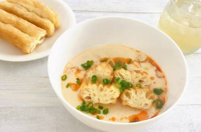 油条（中華風揚げパン）と一緒に食べるとさらに美味しくなります。