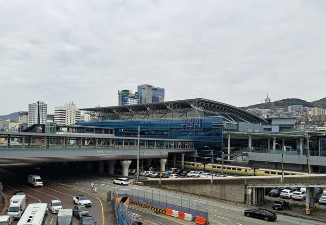 【大阪↔釜山 クルーズ体験記】空中歩行路から見たKTX釜山駅