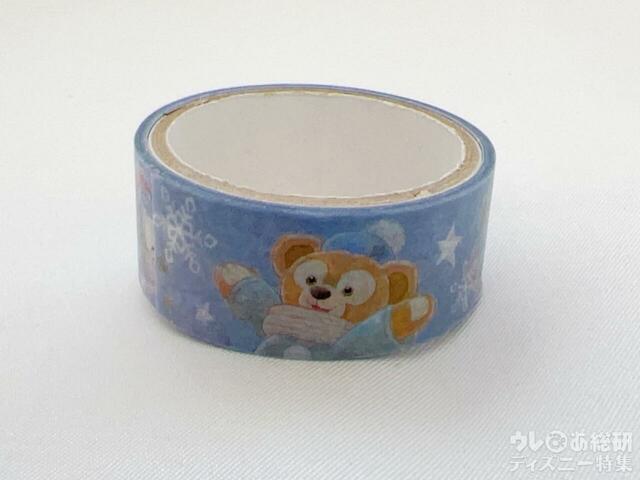 幅約1.5cm、長さ2mの淡いブルー地に3人が可愛いマステ。「ダッフィー&フレンズのダンシング・スノーフレークス」マスキングテープ