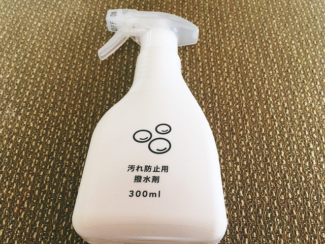 【カインズ 汚れ防止用撥水剤 ３００ｍｌ】スプレーして汚れを防止