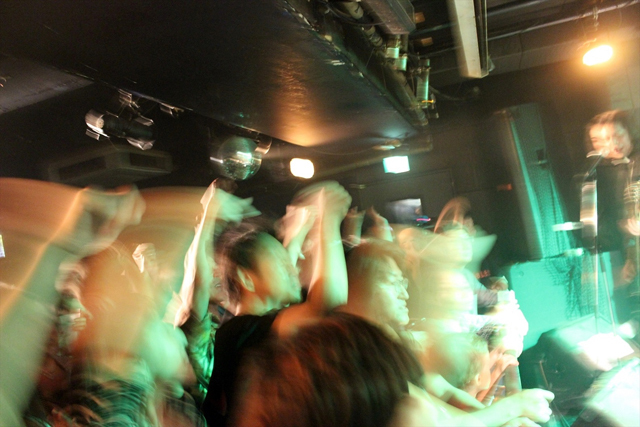 超カオスな対バン「坊主バンドvs.牧師ROCKS」の模様