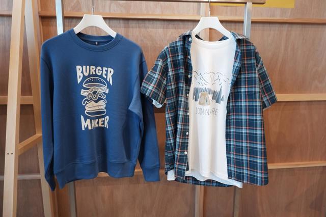 KIDS ウルトラストレッチスウェットシャツ（長袖）¥1500、 KIDS シアサッカーチェックシャツ（半袖）￥1,500 、KIDS エアリズムコットングラフィックTシャツ（半袖）￥990  、KIDS シアサッカーチェックシャツ（半袖）￥1,500 、KIDS エアリズムコットングラフィックTシャツ（半袖）￥990 