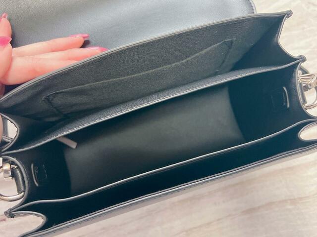 中央は1番広い収納スペースです