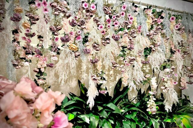 「ガーデンのフォトスポット」【「アプローズスクエア 名古屋迎賓館」が『Korean Neon Beer Night』 開催】