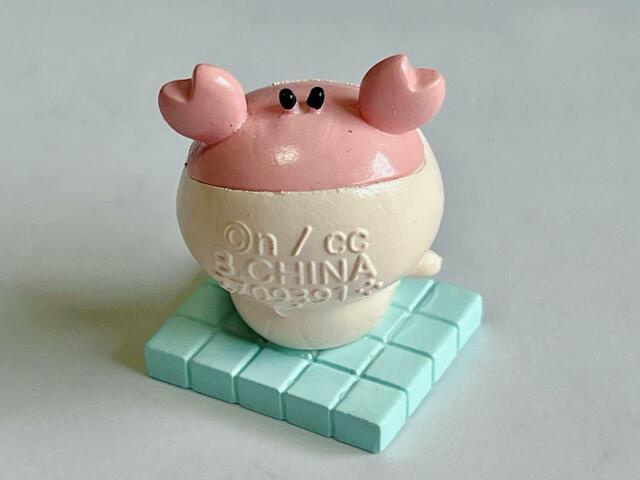 ピンクのカラーがかわいい後ろ姿♪