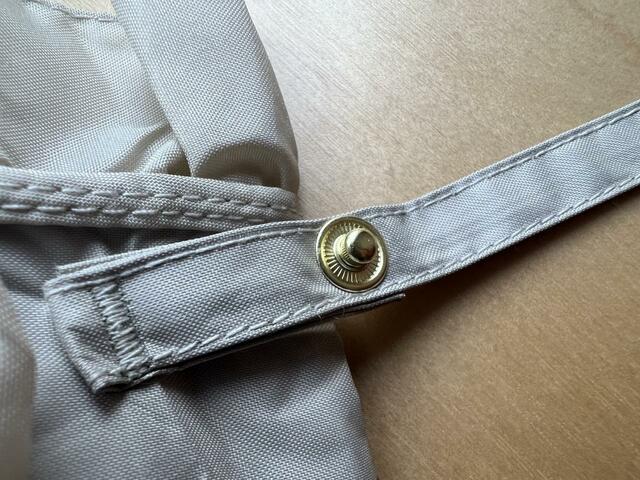 留め具は特に止めにくいこともなく簡単