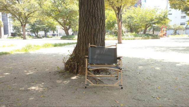 【ワークマン 燃え広がりにくいキャンピングチェア】公園に持って行っても違和感ゼロ