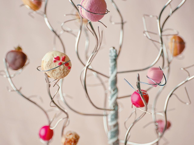 【センタラグランドホテル大阪「ストロベリー＆ショコラアフタヌーンティー」】いちご狩り気分が楽しめるツリー型スタンド！