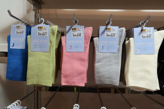 ルーズに履くとかわいいカラフルソックス199円