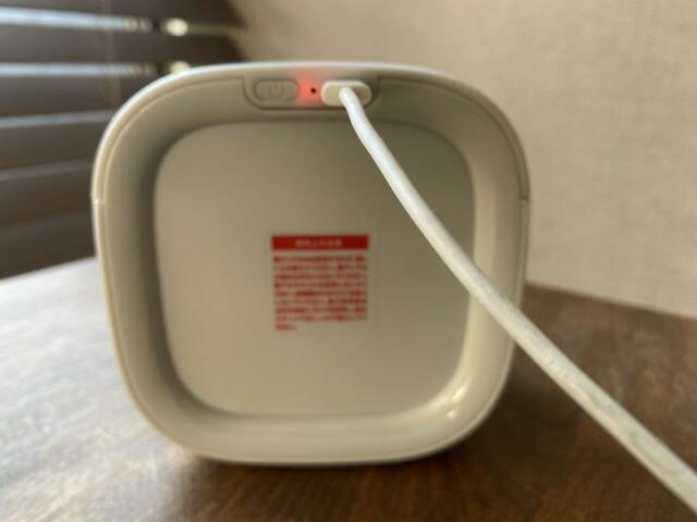 【3COINS インテリア加湿器】サイズは約高さ11×横11×奥行き7cm。持ち運びにも便利なUSB充電式です（充電ケーブルは別売り。USB Type-A to USB Type-Cに対応）