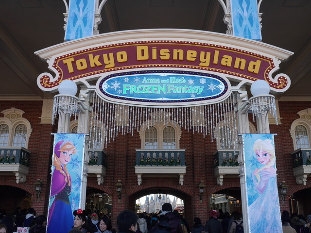 「アナとエルサのフローズン・ファンタジー」　©Disney