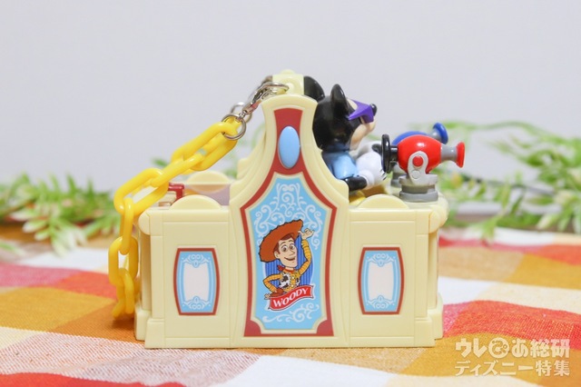 グミキャンディー、ミニスナックケース付き ¥950｜サイドにはウッディー