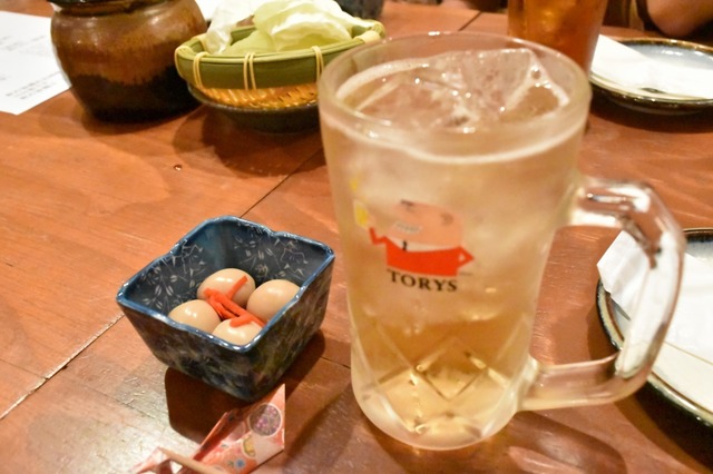 お通しはウズラの卵の醤油煮