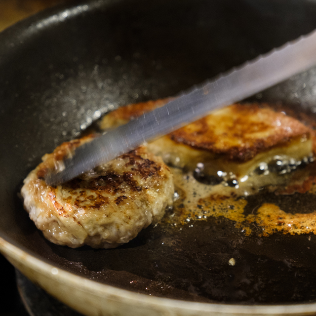 肉バル カモショッタネギ