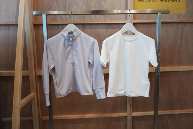 KIDS エアリズムUVカットメッシュジャケット（長袖）￥1,500 、KIDS ドライEXクルーネックT（半袖）￥990 