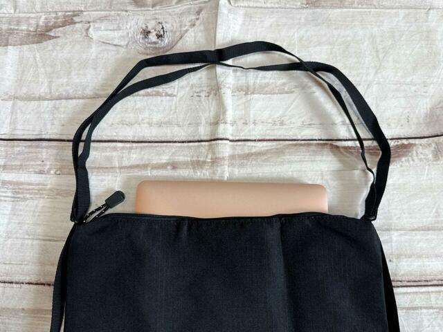 13インチのノートPCがすっぽり収まる大きさ