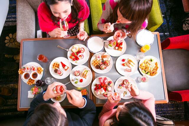「スーパースイーツビュッフェ2025 ～ホテルでいちご狩り～」＜期間：2024年11月30日～12月15日＞【“いちご尽くし”のビュッフェで贅沢体験！いちごの王様「博多あまおう」を使用したスイーツが食べ放題！】