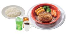 「ビーフ100%粗挽き肉厚ステーキ風ハンバーグ ライス・ドリンクバーセット」<クーポン価格:1,090~1,190円(税込)>【ガストはハンバーグセットが“300円引き”!バーミヤンは餃子が“半額”!すかいらーく12ブランド全店にお年玉クーポン登場!】