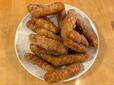 【ロピア 甘辛チキンスティック】お皿に並べると、スティック状のフォルムが食欲をそそります♪