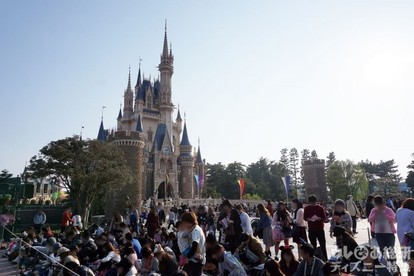 Tdl ディズニー ギフト オブ クリスマス 観賞位置7 徹底解説 場所の選び方は 出遅れたときの穴場は 5 5 ディズニー特集 ウレぴあ総研