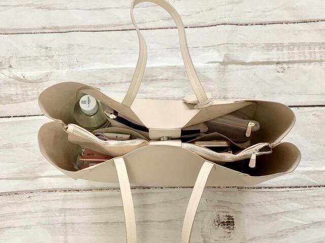 外で仕事をする時の荷物を入れてみました