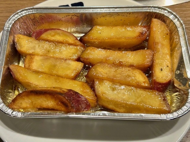 【牛角】焼いた蜜おさつバター。これも感動ものだけど、バニラアイスをのっけると感動が倍増する