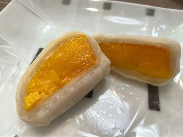 【季節のフルーツ大福6種　3800円（税込）】マンゴー