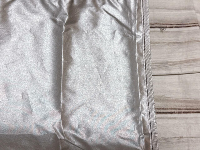 内側は保冷・保温機能がある裏地付き。冷蔵品のお買い物にもぴったり！