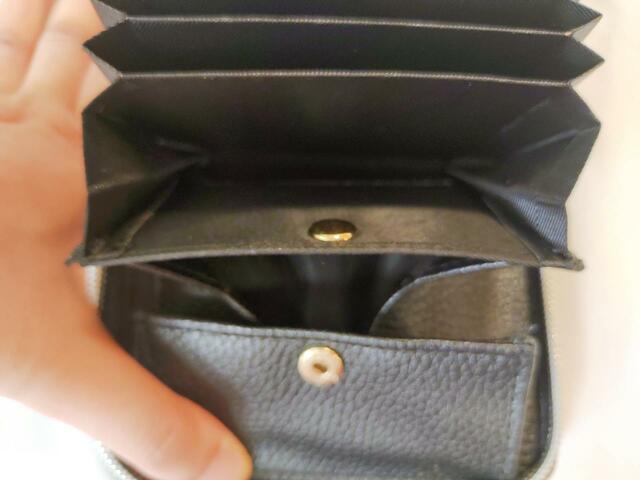 フリースペースには数枚ポイントカードが入りそう