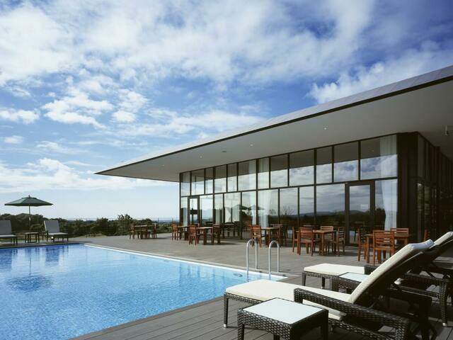 【GLAMPROOK FUTTSU BRISTOL HILL】夏季営業の屋外プール