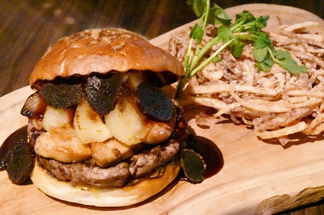 リンゴのコンポートでトランプ氏の前髪を表現