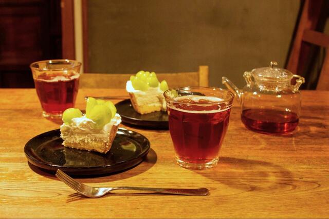 【シャトレーゼ  】豪華＆可愛いデコレーションの写真を撮りたい気持ちと、早く食べたくなる気持ちがせめぎ合いますね