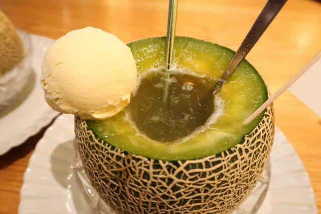 【BEB5土浦】メロンまるごとクリームソーダ　果肉もシャリシャリです