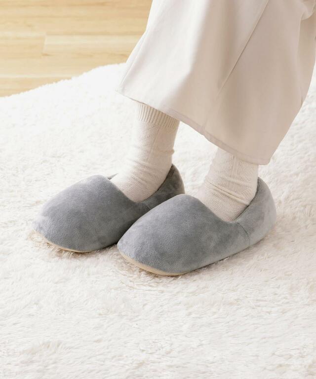 【3COINSの防寒小物グッズ売上ランキング 4位】「もちもちスリッパ」550円（税込）