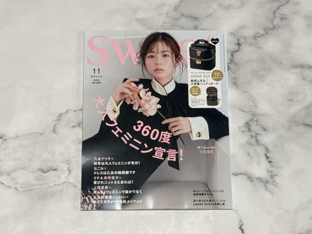 2025年10月10日（金）発売の雑誌『sweet』11月号：1,670円（税込）表紙は俳優の小芝風花さんが目印！