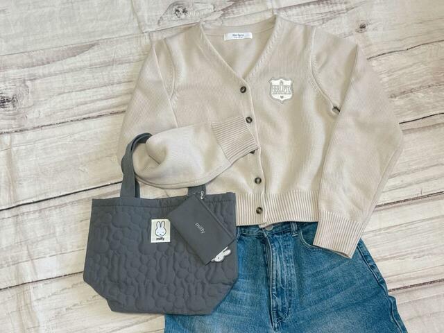 合わせるものを選ばないデザインがうれしいポイント！