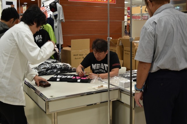 ファンとも気さくに話すジモンさん