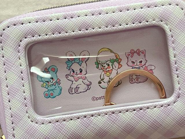 バックはクリア窓付きで中身が見える仕様